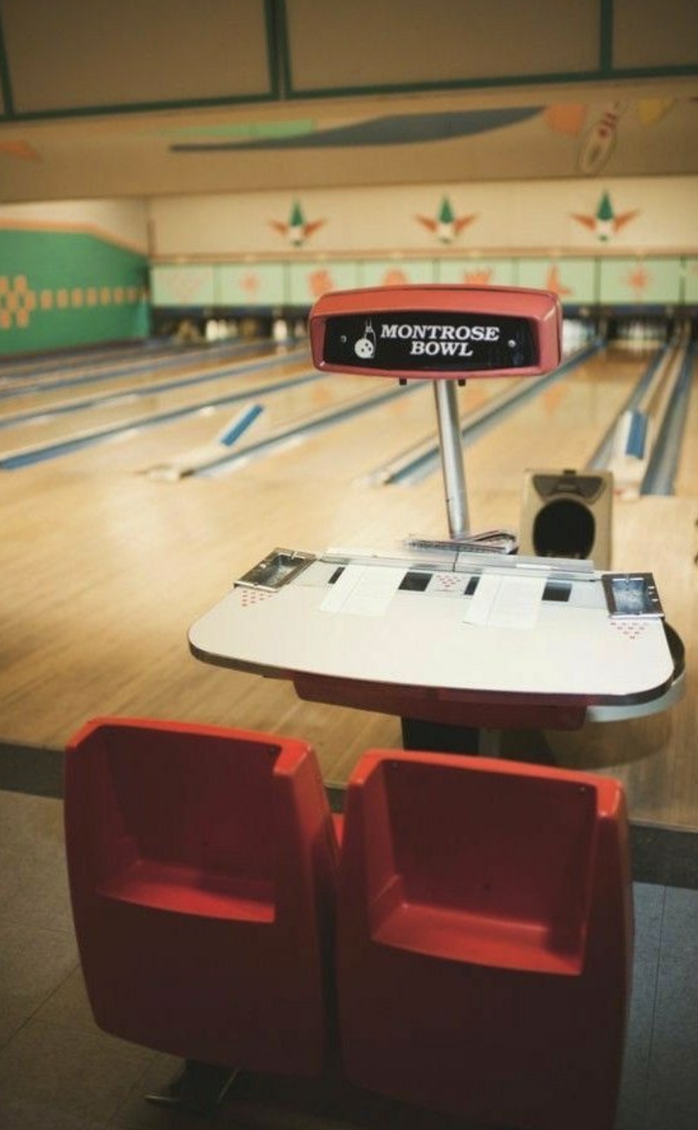 Vintage interiors of Montrose Bowl 